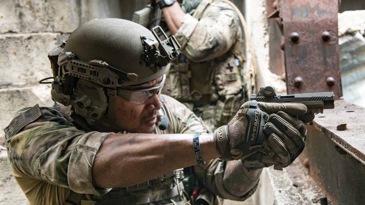 rail-combat-1 rail-combat-1